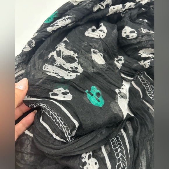 Gauze Infinity Skull Scarf - Picture 6 of 6